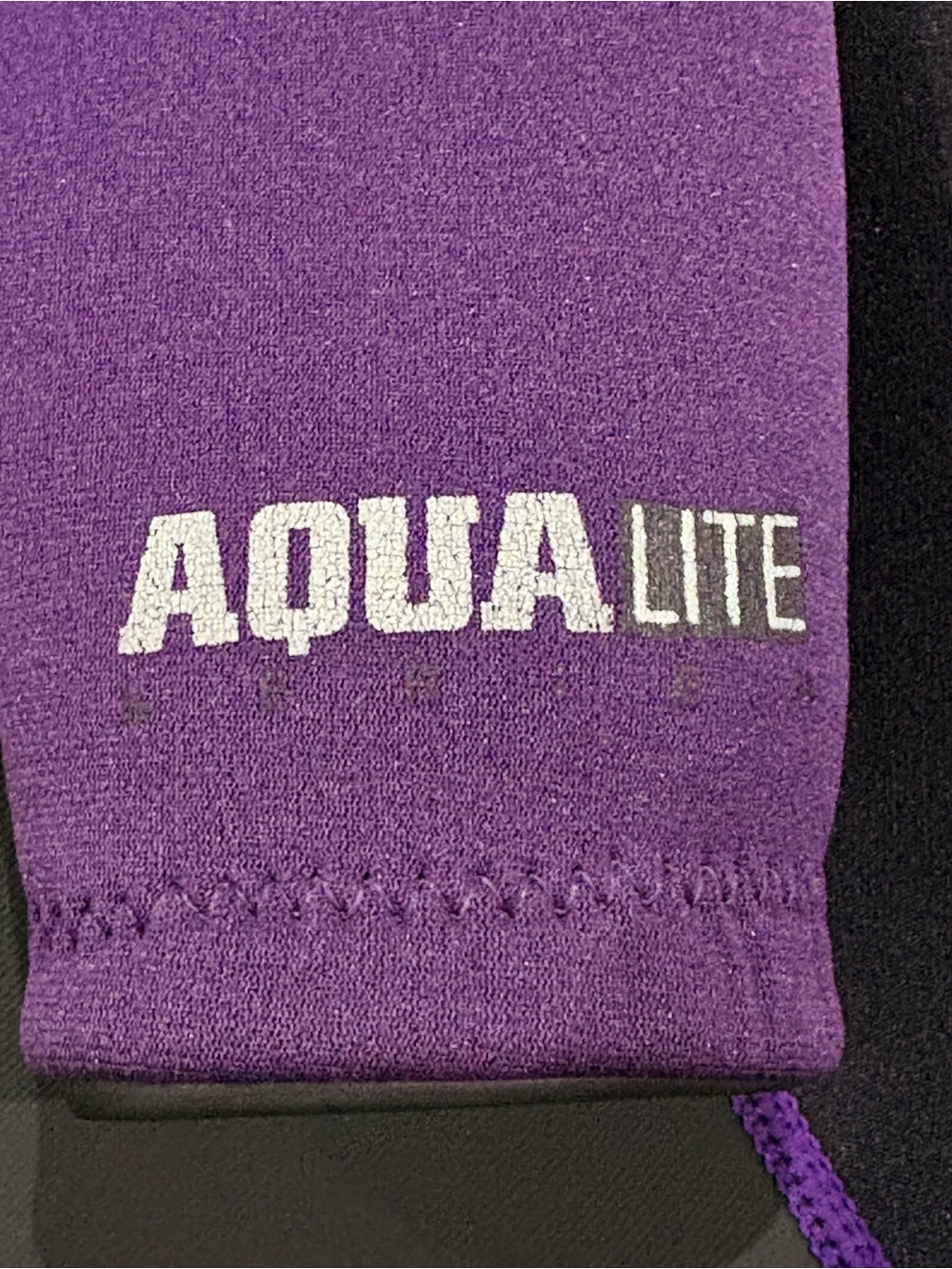 Vintage BARE Women’s 11-12 Purple & Black Aqualite Full Wetsuit - Picture 5 of 13